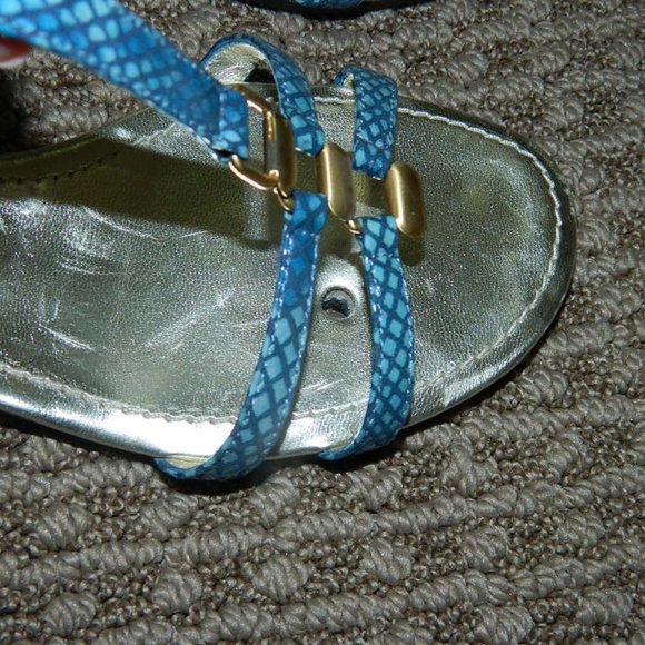 Enzo Angiolini Peacock Blue Snake Embossed Design Low Wedge Sandals , Size 6 - Picture 9 of 9